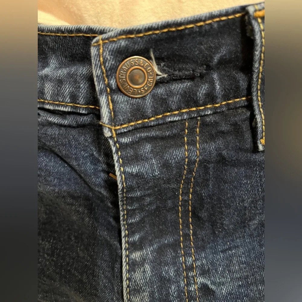 (16) Levi's 505 Classic Blue Jeans with Iconic Patch